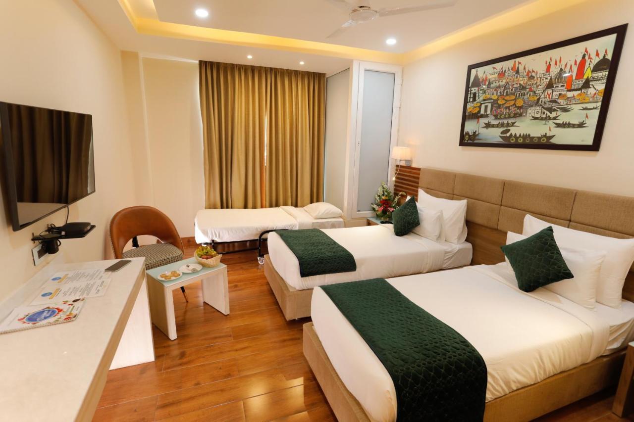 Hotel Dolphin Grand Varanasi Exterior photo